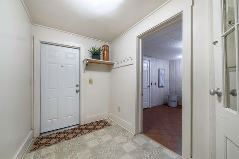 Tiny photo for 408 Oak Grove Road, Medford, OR 97501 (MLS # 220214859)