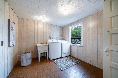 Tiny photo for 408 Oak Grove Road, Medford, OR 97501 (MLS # 220214859)