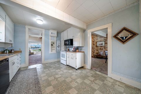 Tiny photo for 408 Oak Grove Road, Medford, OR 97501 (MLS # 220214859)