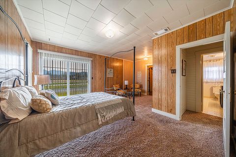 Tiny photo for 408 Oak Grove Road, Medford, OR 97501 (MLS # 220214859)