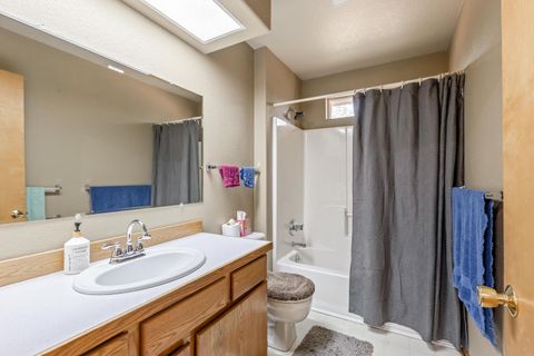 Tiny photo for 18900 Tuscarora Lane, Bend, OR 97702 (MLS # 220217073)