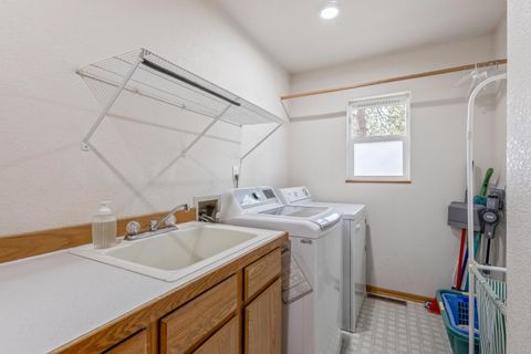 Tiny photo for 18900 Tuscarora Lane, Bend, OR 97702 (MLS # 220217073)