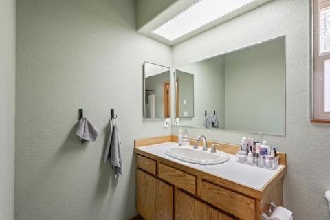 Tiny photo for 18900 Tuscarora Lane, Bend, OR 97702 (MLS # 220217073)