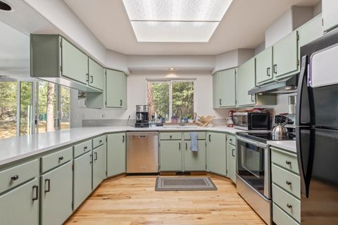 Tiny photo for 18900 Tuscarora Lane, Bend, OR 97702 (MLS # 220217073)