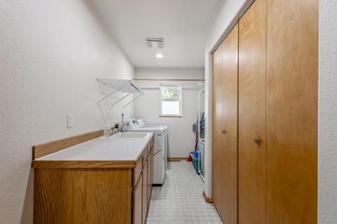 Tiny photo for 18900 Tuscarora Lane, Bend, OR 97702 (MLS # 220217073)