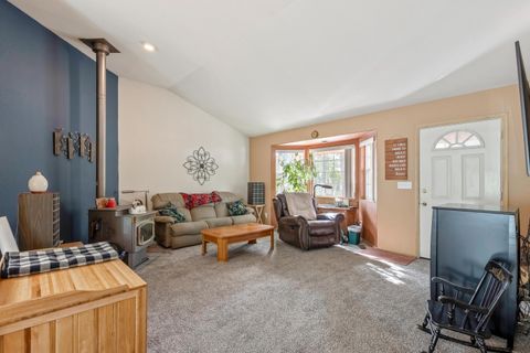 Tiny photo for 18900 Tuscarora Lane, Bend, OR 97702 (MLS # 220217073)
