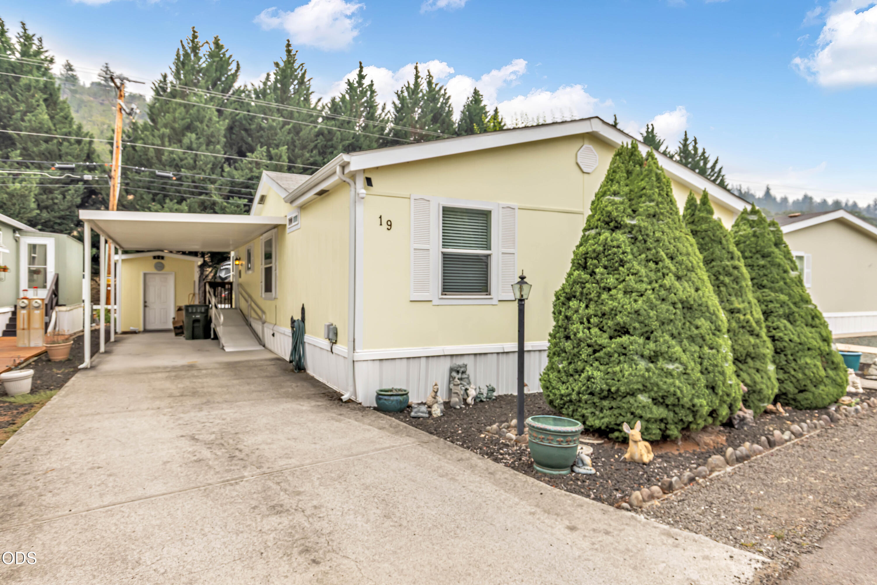 Photo 1 of 19 — 21 Brophy Way UNIT 19, Shady Cove, OR 97539