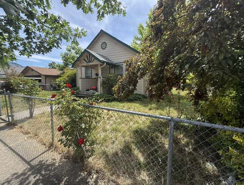 Tiny photo for 501 SE J Street, Grants Pass, OR 97526 (MLS # 220222888)