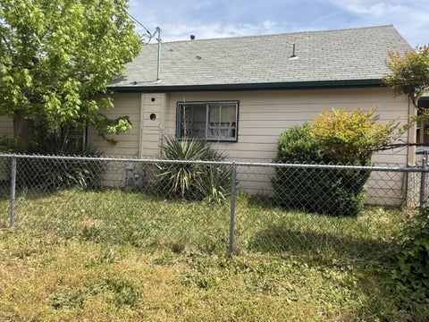 Tiny photo for 501 SE J Street, Grants Pass, OR 97526 (MLS # 220222888)