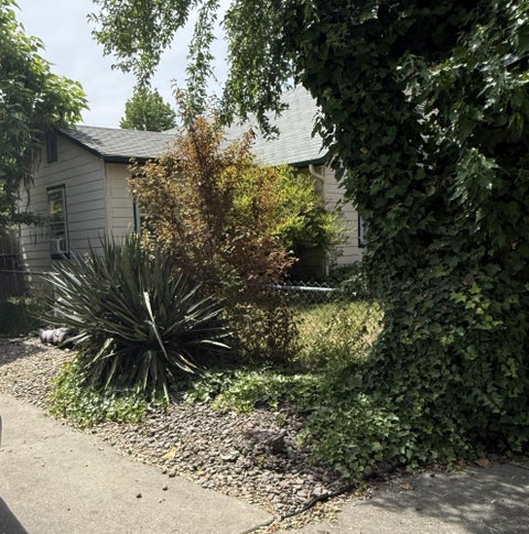 Tiny photo for 501 SE J Street, Grants Pass, OR 97526 (MLS # 220222888)
