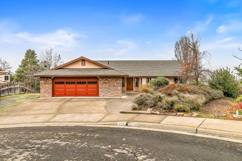 Photo of 4231 Tamarack Drive, Medford, OR 97504 (MLS # 220212959)