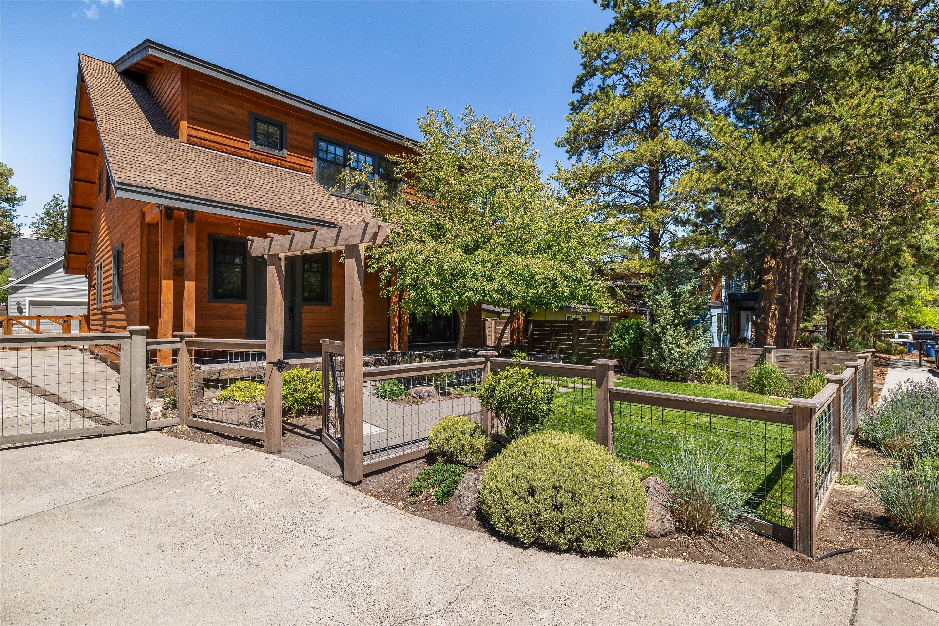 1252 NW Ithaca Avenue