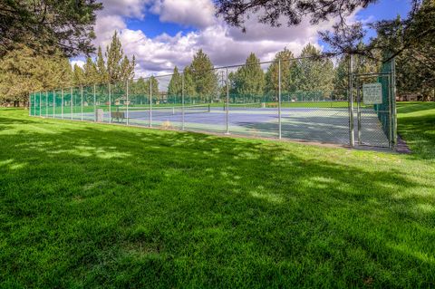 Tiny photo for 900 Victoria Falls Drive, Redmond, OR 97756 (MLS # 220219374)