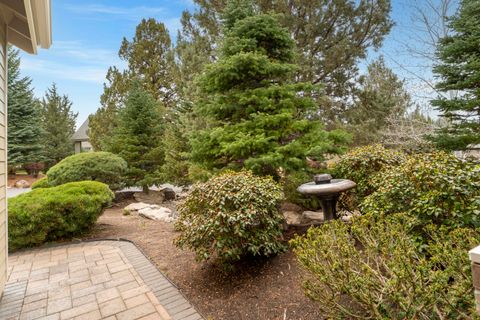 Tiny photo for 900 Victoria Falls Drive, Redmond, OR 97756 (MLS # 220219374)
