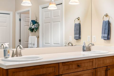 Tiny photo for 900 Victoria Falls Drive, Redmond, OR 97756 (MLS # 220219374)