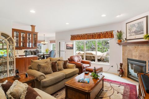 Tiny photo for 900 Victoria Falls Drive, Redmond, OR 97756 (MLS # 220219374)