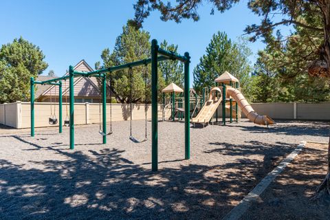 Tiny photo for 900 Victoria Falls Drive, Redmond, OR 97756 (MLS # 220219374)