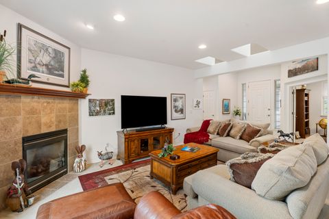 Tiny photo for 900 Victoria Falls Drive, Redmond, OR 97756 (MLS # 220219374)