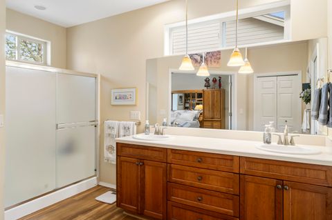 Tiny photo for 900 Victoria Falls Drive, Redmond, OR 97756 (MLS # 220219374)