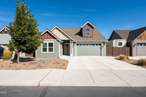 Photo of 4270 SW 43rd Street, Redmond, OR 97756 (MLS # 220229036)