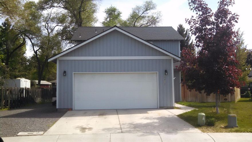 3 bedroom 2.5 bath home with nice open floor plan. Gas fireplace. Located on cul-de-sac. Room to park your RV. Fenced back yard.