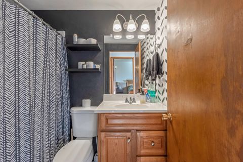 Tiny photo for 499 SE 8th Street, Madras, OR 97741 (MLS # 220211861)