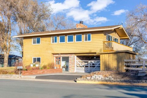 Tiny photo for 499 SE 8th Street, Madras, OR 97741 (MLS # 220211861)