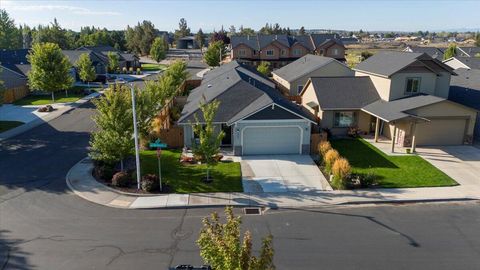 Tiny photo for 2920 NW Hemlock Lane, Redmond, OR 97756 (MLS # 220212016)