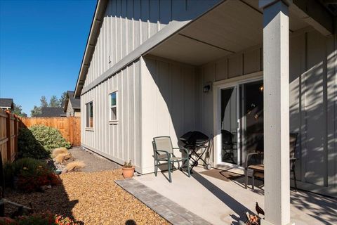 Tiny photo for 2920 NW Hemlock Lane, Redmond, OR 97756 (MLS # 220212016)