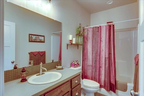 Tiny photo for 2920 NW Hemlock Lane, Redmond, OR 97756 (MLS # 220212016)