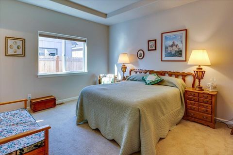 Tiny photo for 2920 NW Hemlock Lane, Redmond, OR 97756 (MLS # 220212016)