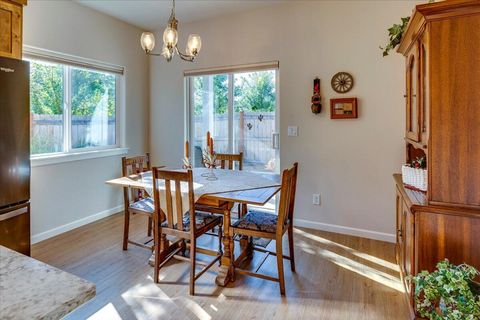 Tiny photo for 2920 NW Hemlock Lane, Redmond, OR 97756 (MLS # 220212016)