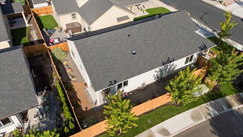 Tiny photo for 2920 NW Hemlock Lane, Redmond, OR 97756 (MLS # 220212016)