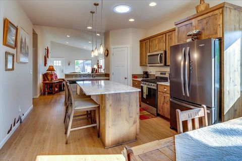 Tiny photo for 2920 NW Hemlock Lane, Redmond, OR 97756 (MLS # 220212016)