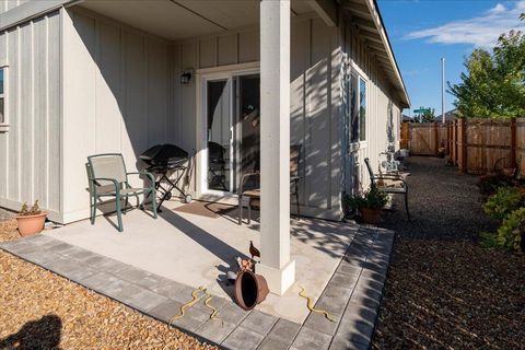 Tiny photo for 2920 NW Hemlock Lane, Redmond, OR 97756 (MLS # 220212016)