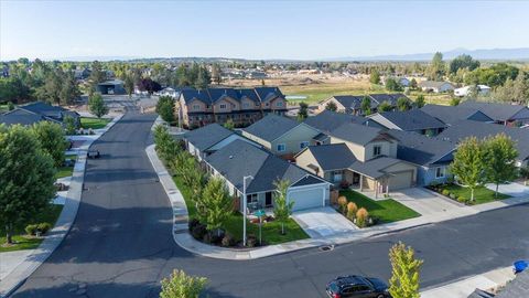 Tiny photo for 2920 NW Hemlock Lane, Redmond, OR 97756 (MLS # 220212016)