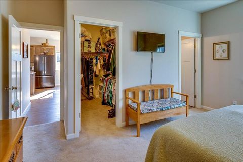 Tiny photo for 2920 NW Hemlock Lane, Redmond, OR 97756 (MLS # 220212016)