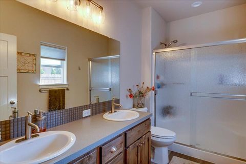 Tiny photo for 2920 NW Hemlock Lane, Redmond, OR 97756 (MLS # 220212016)