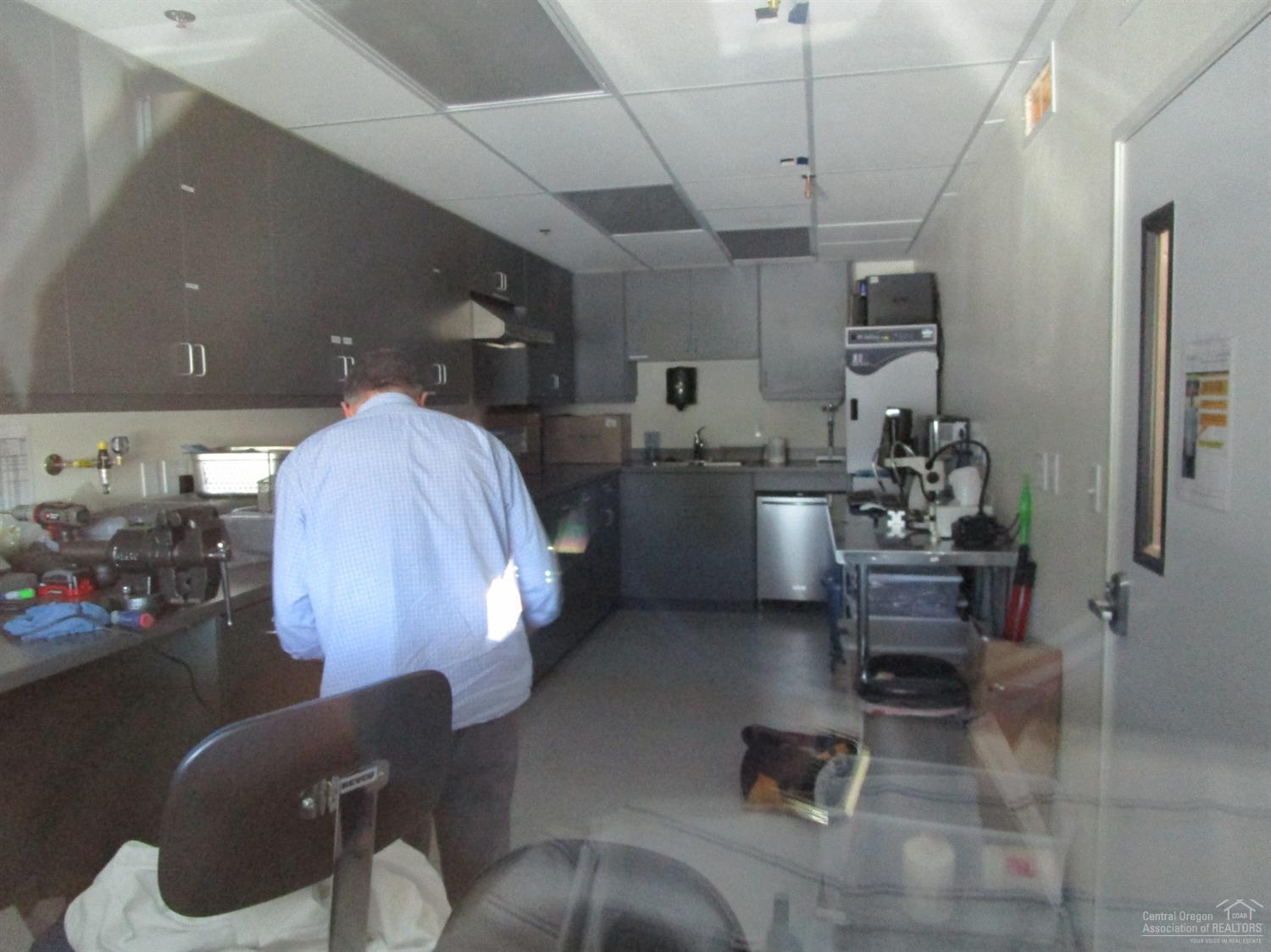 Airport Business Cen - Commercial Sale