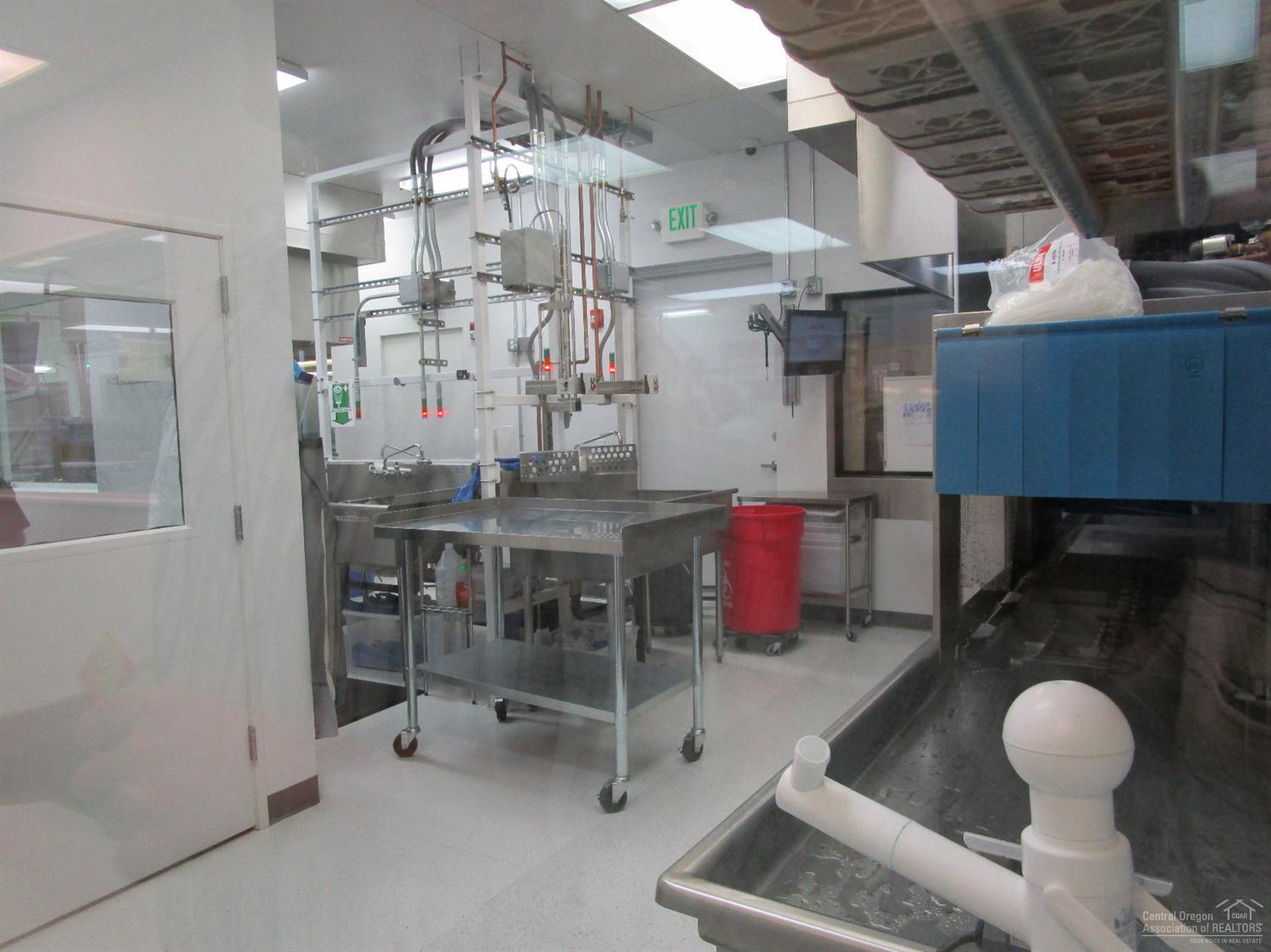 Airport Business Cen - Commercial Sale