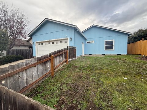 Tiny photo for 834 Isherwood Drive, Central Point, OR 97502 (MLS # 220212949)