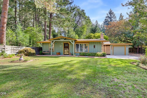 Photo of 383 Whispering Pines Lane, Grants Pass, OR 97527 (MLS # 220228416)