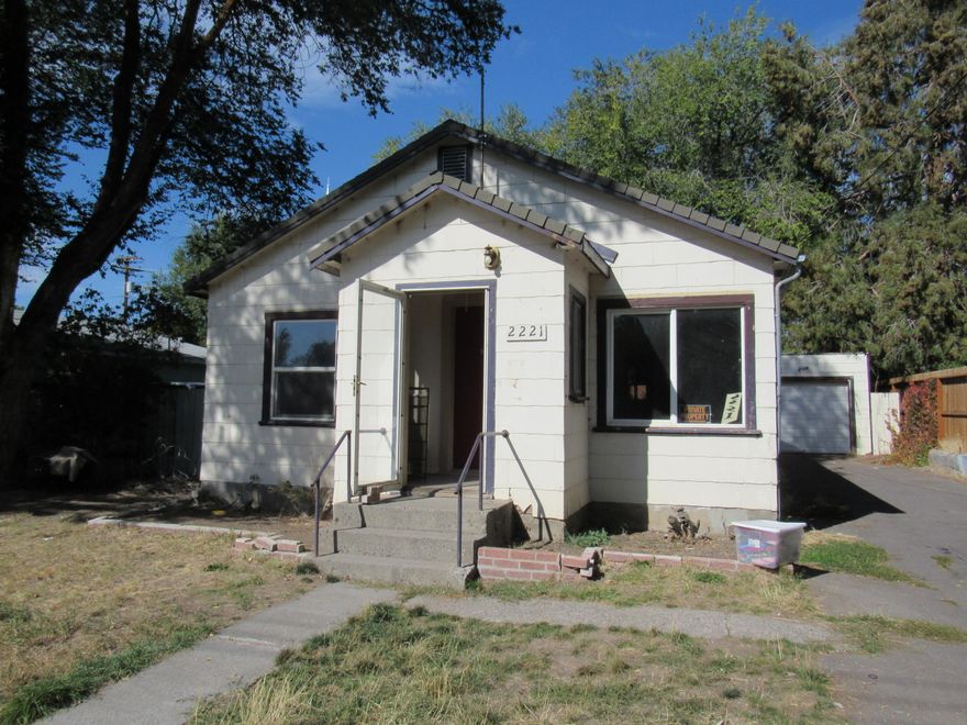 Nice 2 bedroom home. Interior has just been painted and it has newer laminate flooring. Detached garage and fenced back yard.