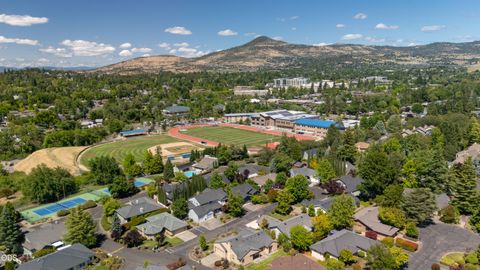 Tiny photo for 2471 Republic Way, Medford, OR 97504 (MLS # 220223114)