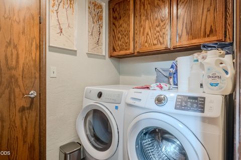Tiny photo for 2471 Republic Way, Medford, OR 97504 (MLS # 220223114)
