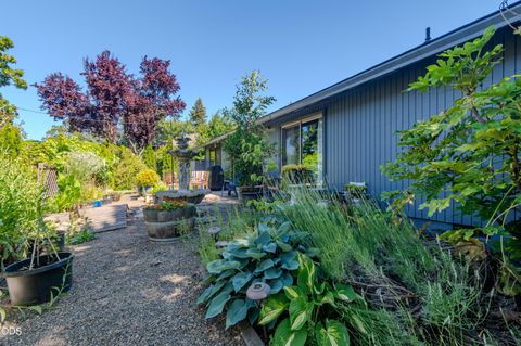 Tiny photo for 2471 Republic Way, Medford, OR 97504 (MLS # 220223114)