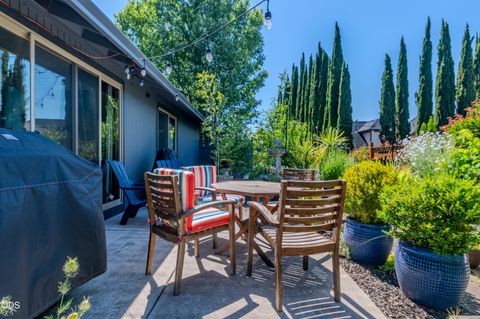 Tiny photo for 2471 Republic Way, Medford, OR 97504 (MLS # 220223114)