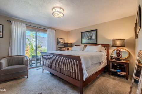 Tiny photo for 2471 Republic Way, Medford, OR 97504 (MLS # 220223114)