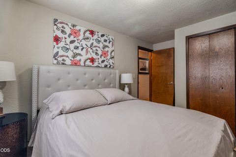Tiny photo for 2471 Republic Way, Medford, OR 97504 (MLS # 220223114)