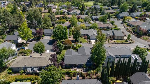 Tiny photo for 2471 Republic Way, Medford, OR 97504 (MLS # 220223114)